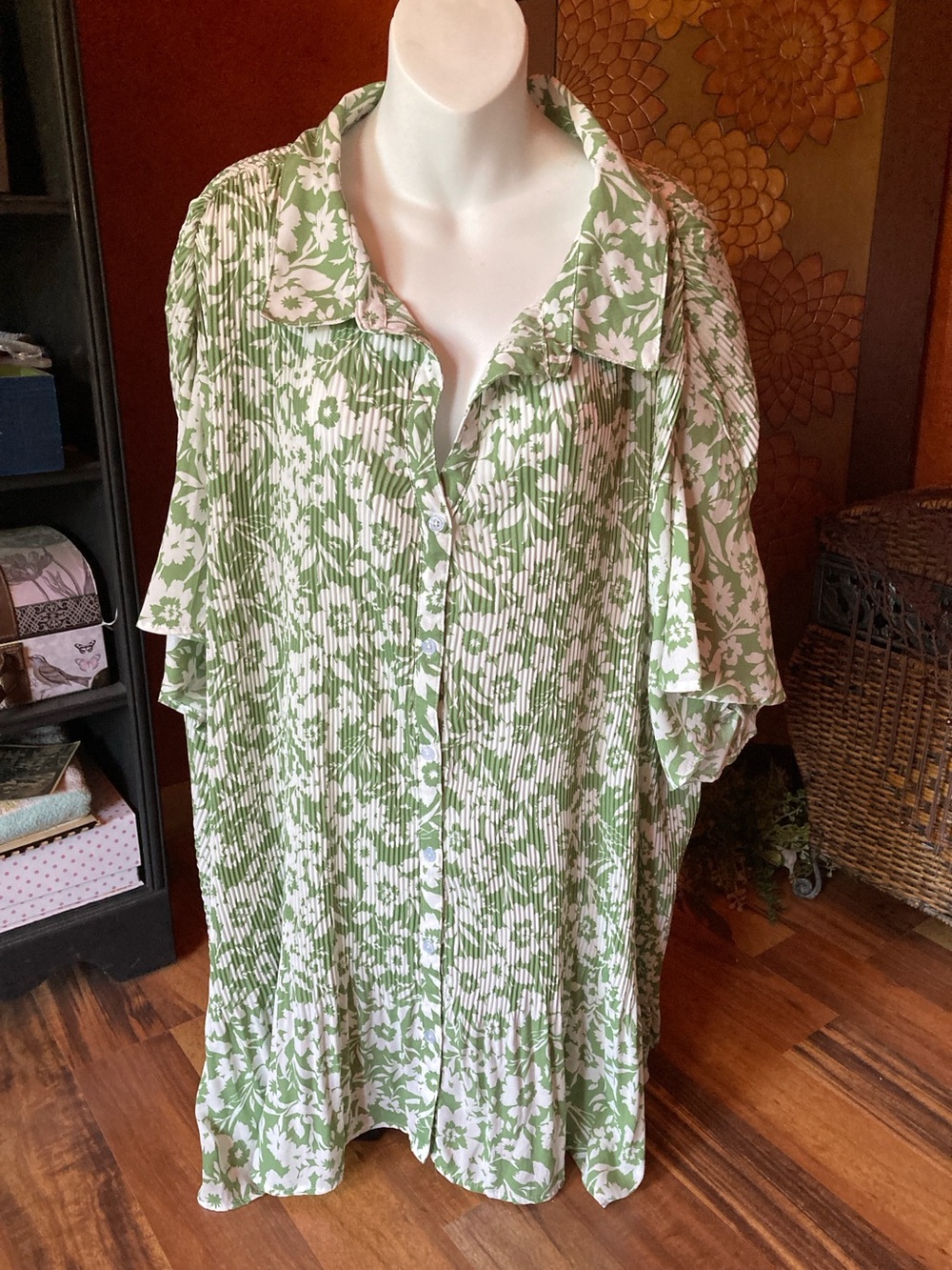 NWOT Only Necessities size 4X short sleeve green cream patterned blouse